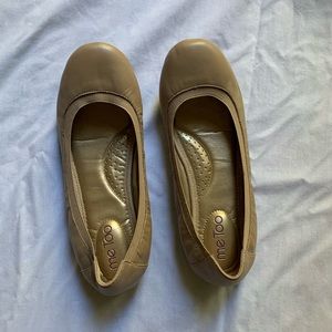 Me Too Driftwood Nappa Flynn Leather Flats